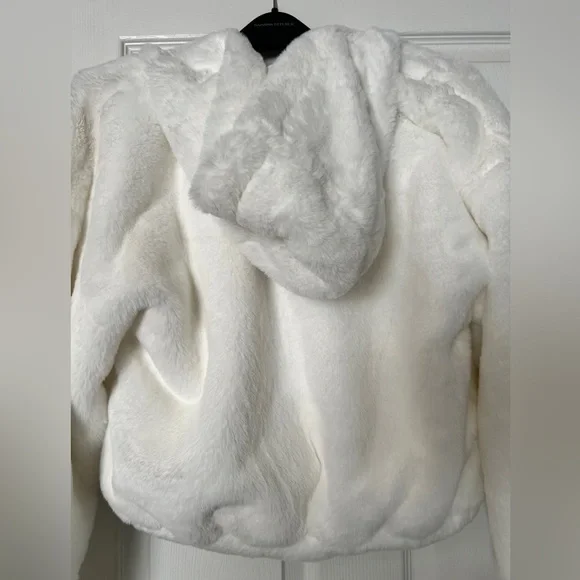 **Beautiful White Faux Fur Small Hooded Zipper Jacket** - Picture 5 of 7